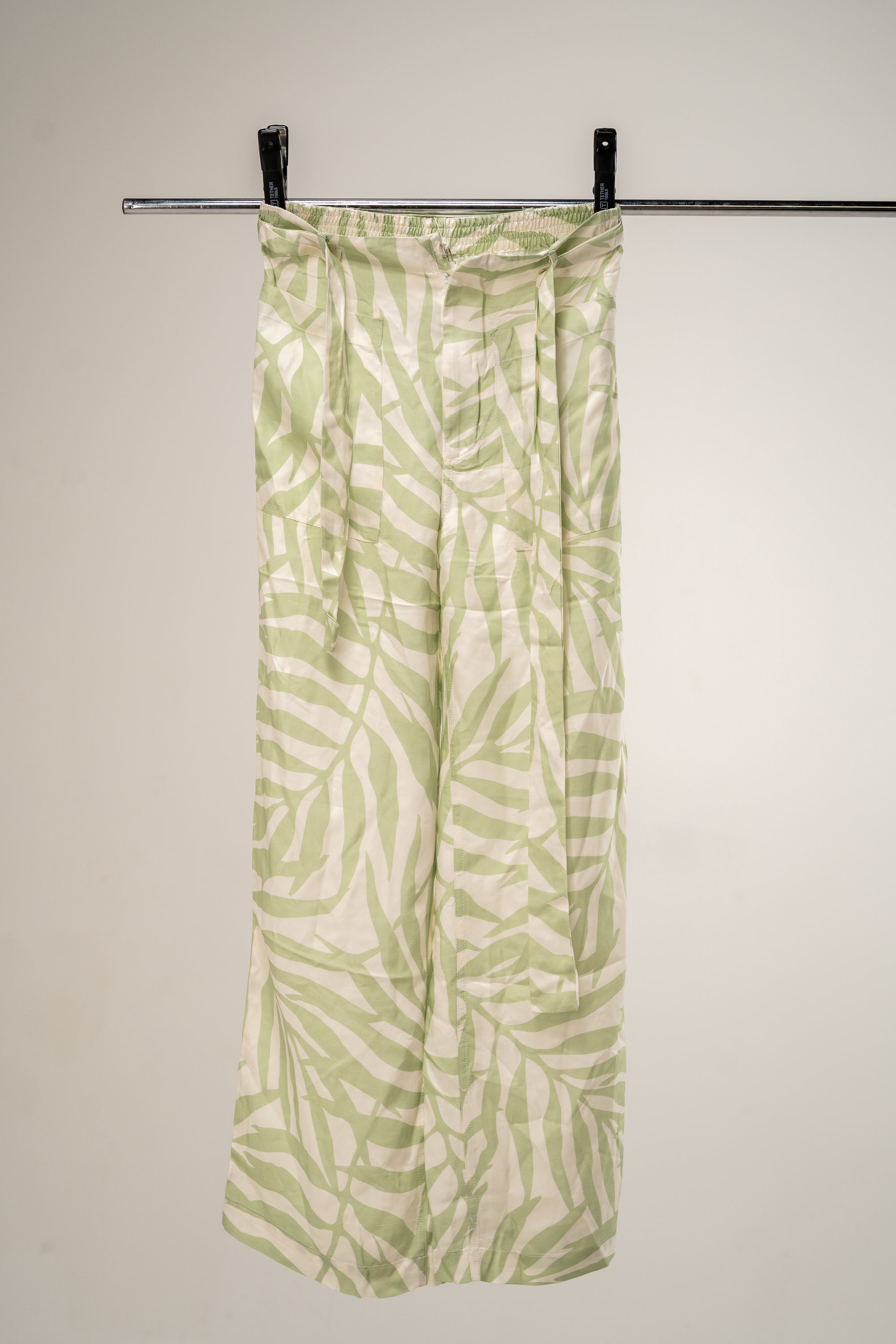 Not Shy - Carmelle Pants Palm Oilgreen